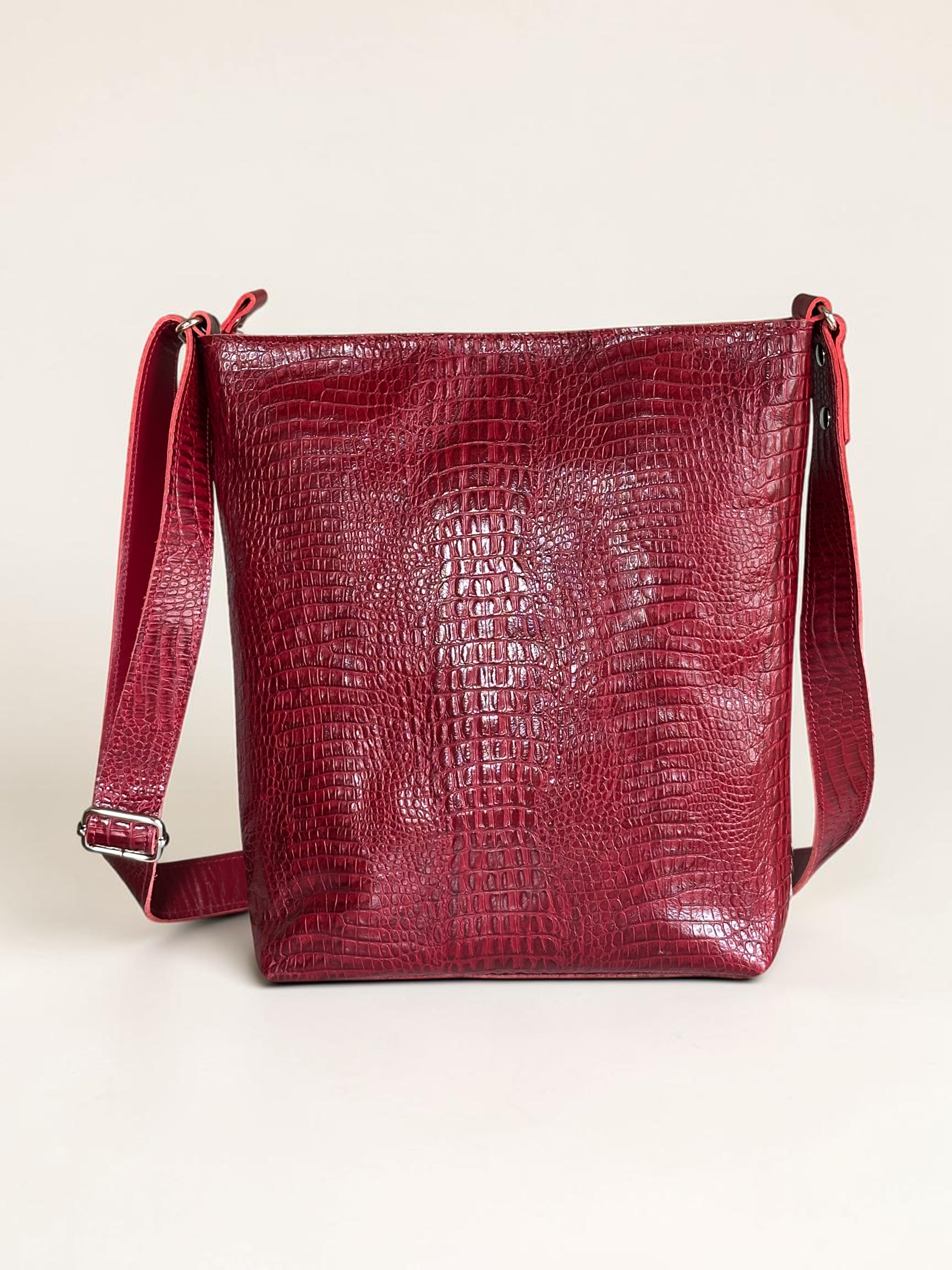 achterkant_leren_schoudertas_wit_bordeauxrood_LOT_tassen
