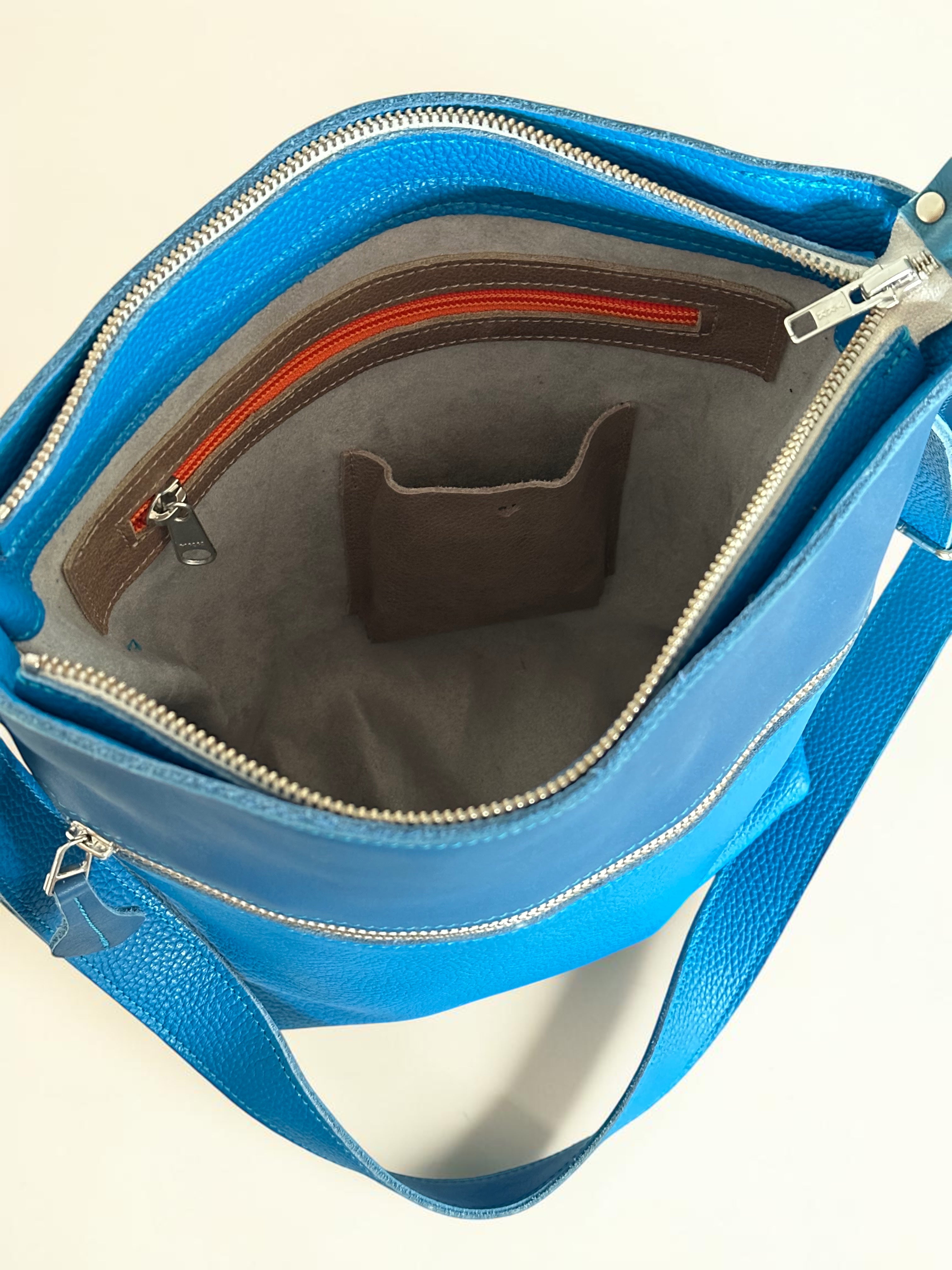 Handgemaakte leren schoudertas in kobaltblauw van LOT tassen