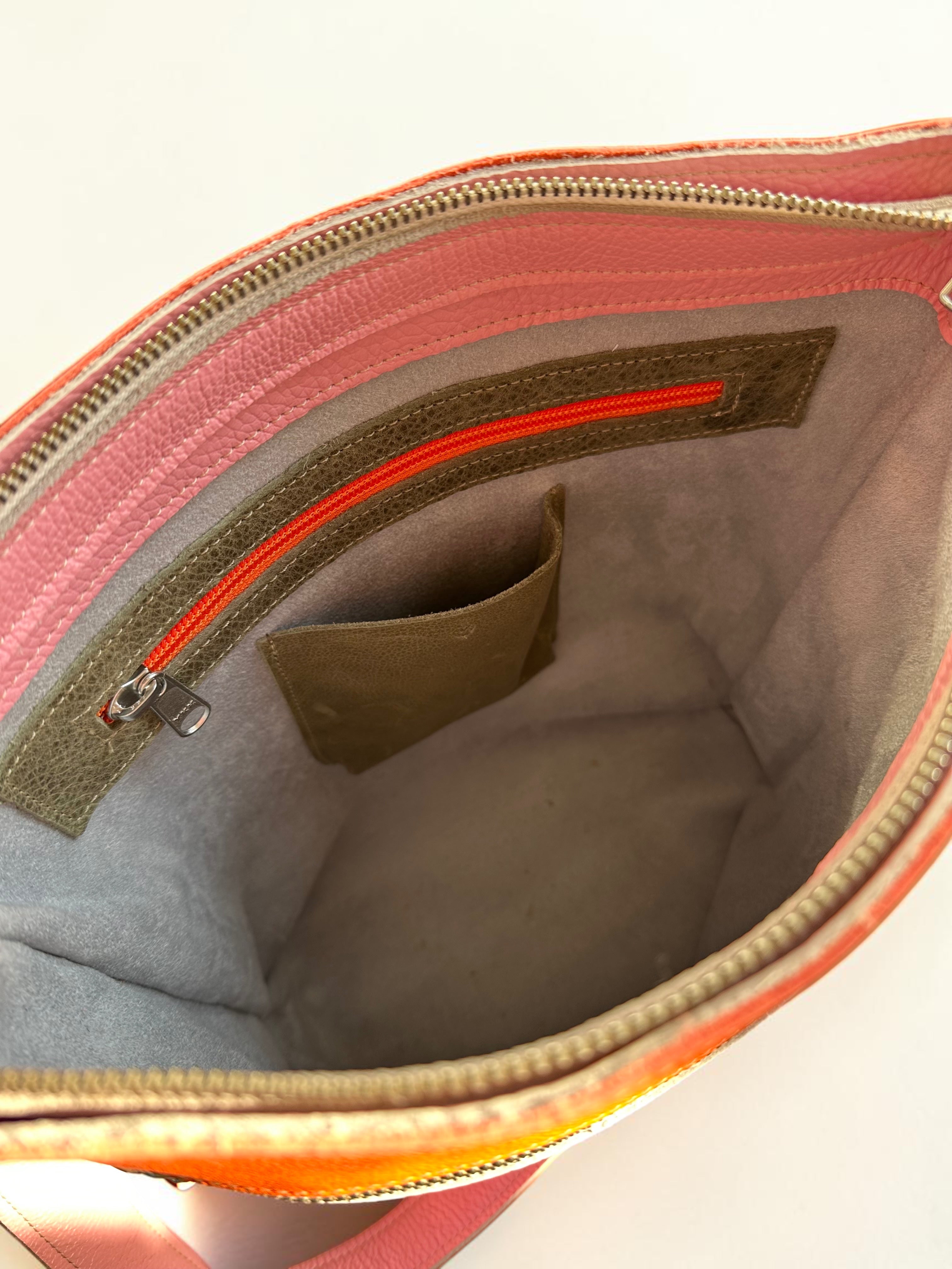 Handgemaakte leren schoudertas in oranje en roze van LOT tassen
