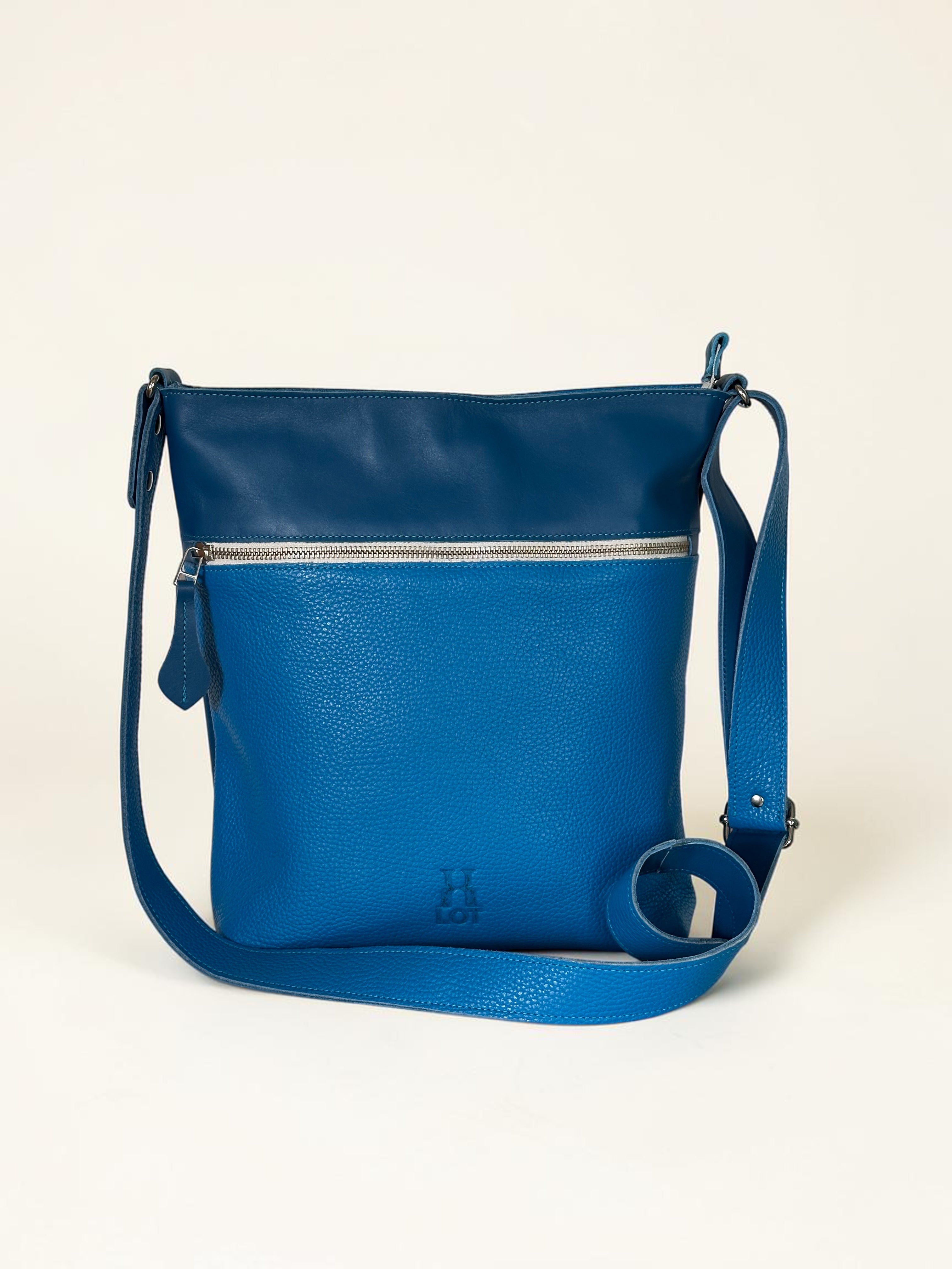 Handgemaakte leren schoudertas in kobaltblauw van LOT tassen
