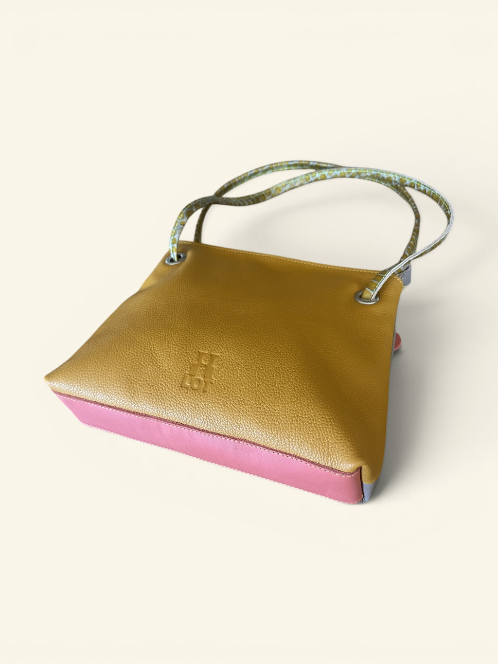 BiLLY handtas okergeel lever met roze accenten