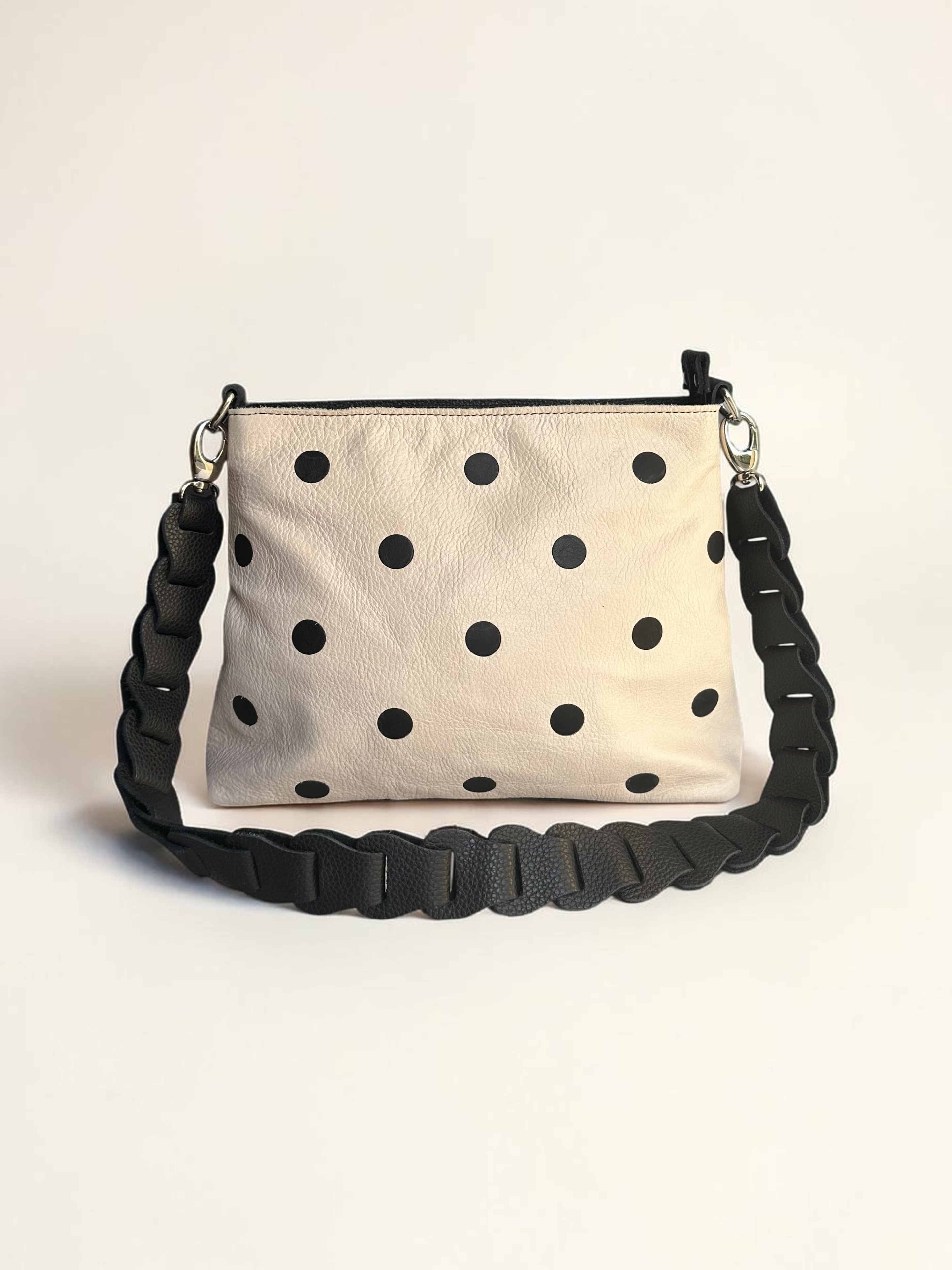 handgemaakte handtas creme / zwarte stippen