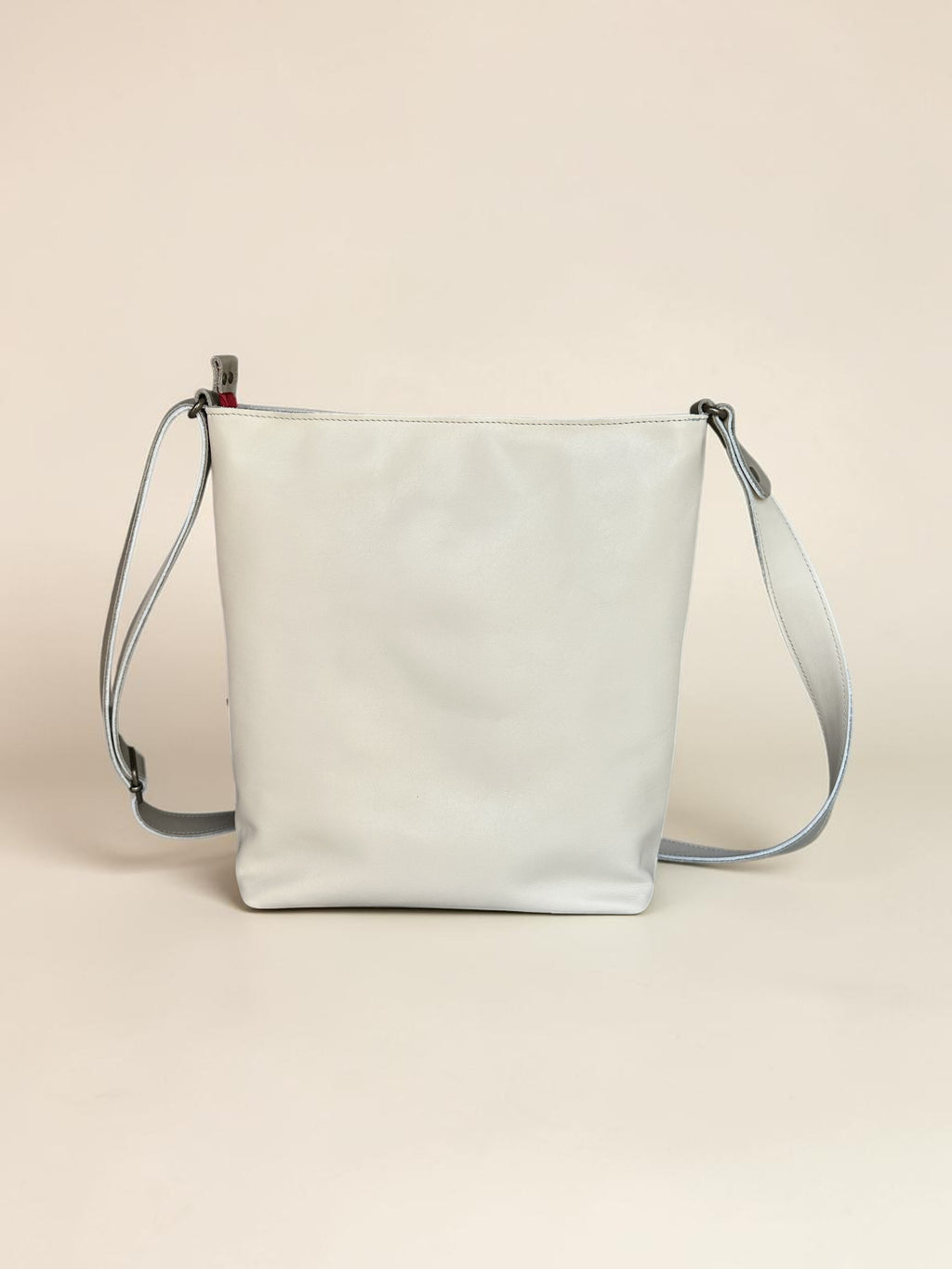 handgemaakte schoudertas SAMMY lever / creme met rode rits