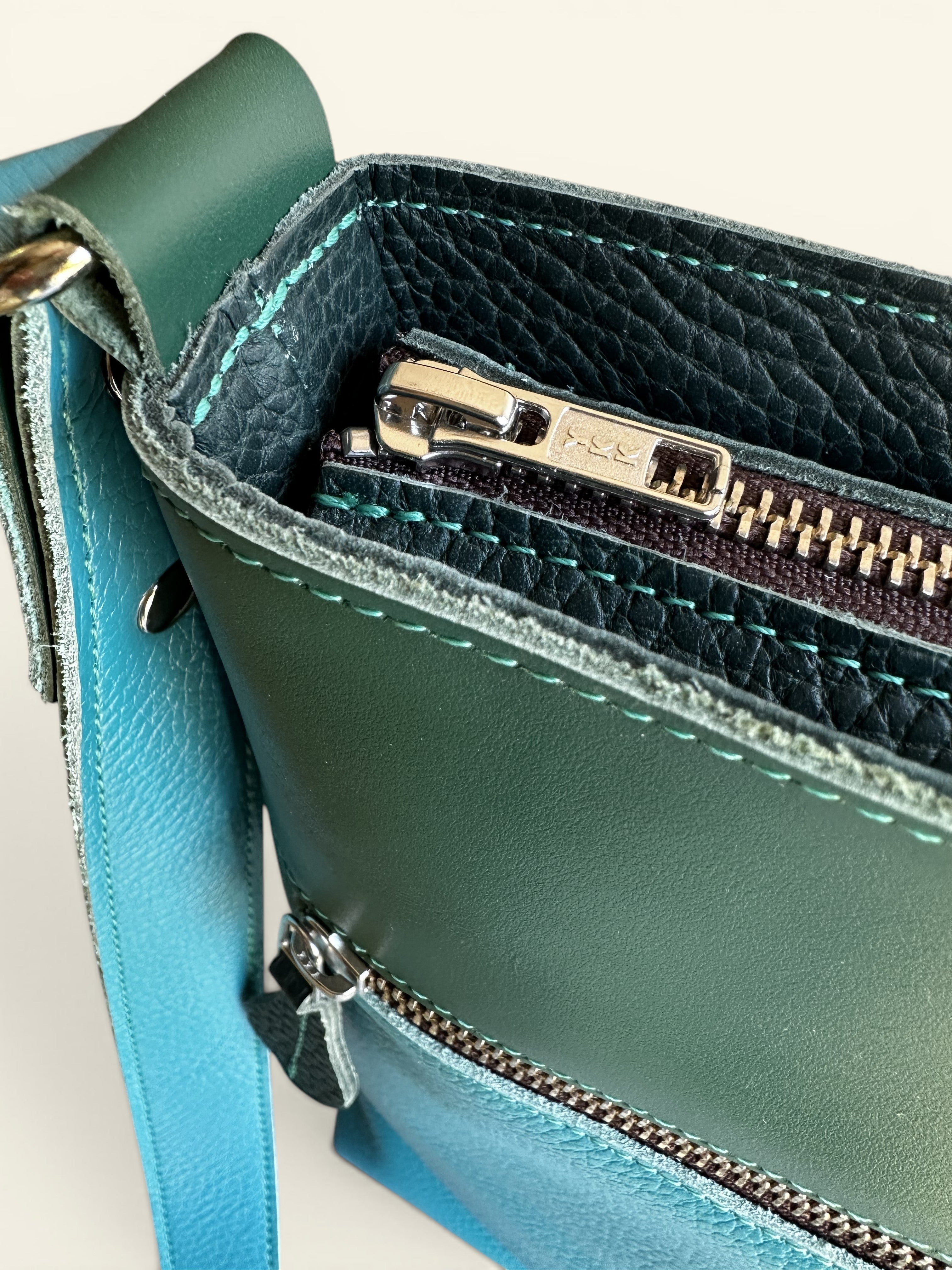 Handgmaakte schoudertas SAMMY turquoise en groen