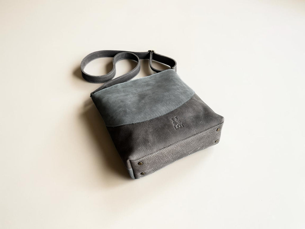 Schoudertas OCKE anthracite / jeansblue met print