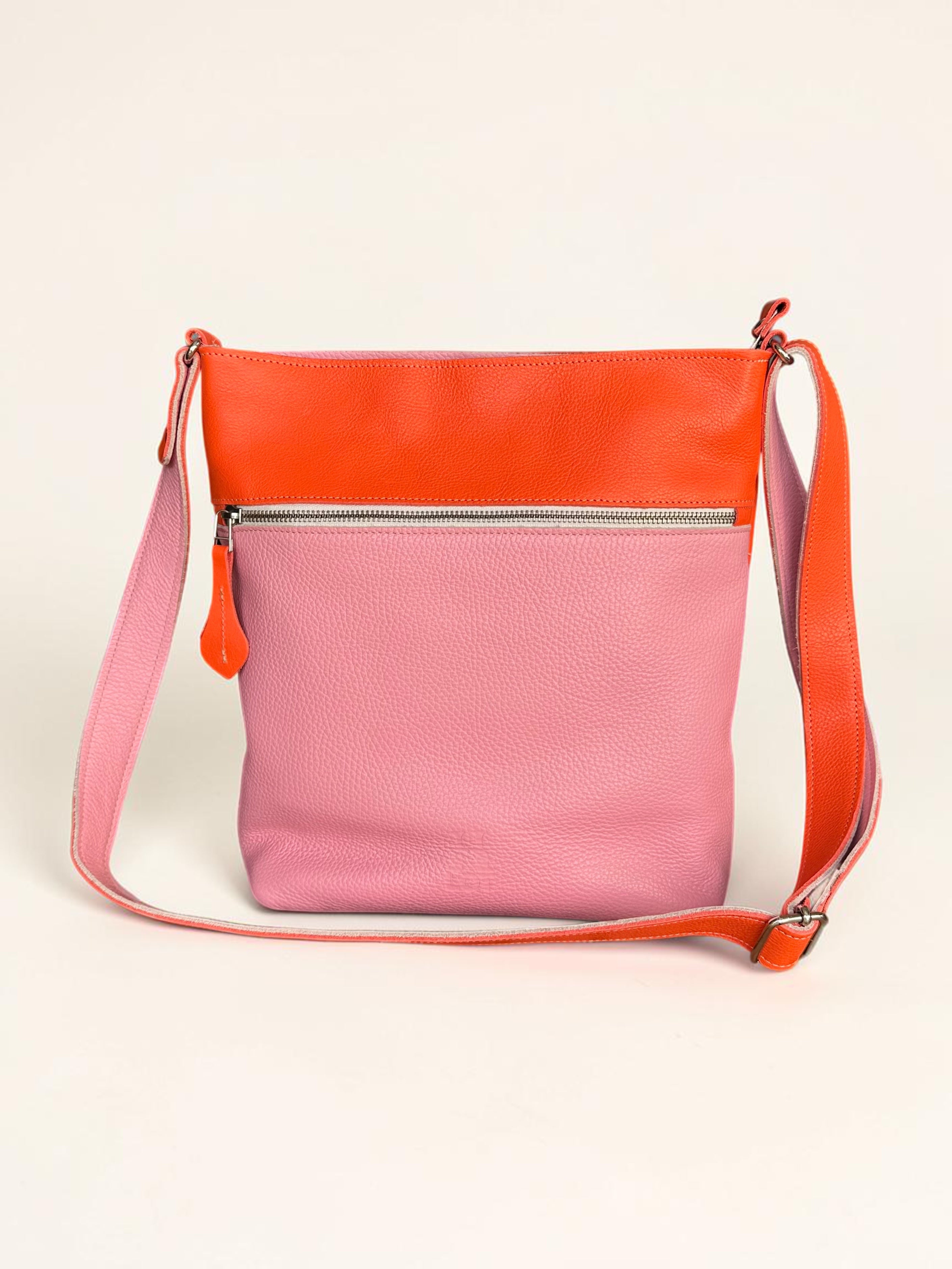 Handgemaakte leren schoudertas in oranje en roze van LOT tassen
